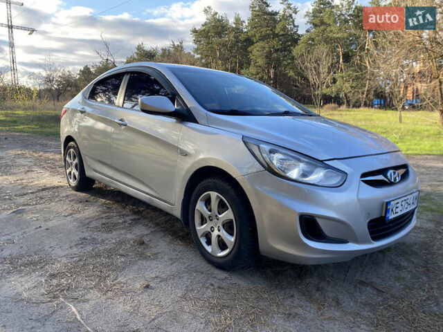 Сірий Хендай Акцент, об'ємом двигуна 1.4 л та пробігом 225 тис. км за 5650 $, фото 1 на Automoto.ua