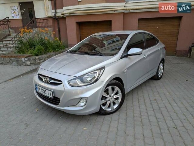 Сірий Хендай Акцент, об'ємом двигуна 1.6 л та пробігом 126 тис. км за 8600 $, фото 1 на Automoto.ua