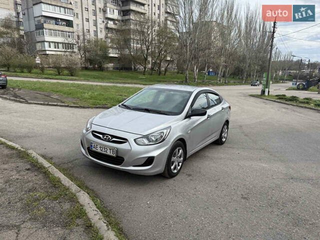 Серый Хендай Акцент, объемом двигателя 1.4 л и пробегом 175 тыс. км за 6900 $, фото 1 на Automoto.ua