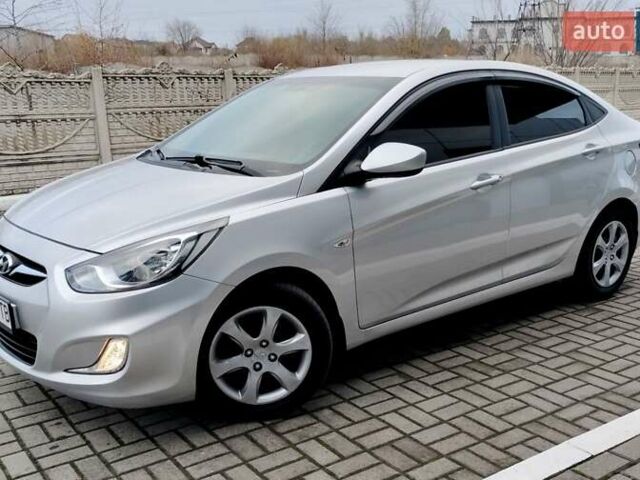 Серый Хендай Акцент, объемом двигателя 1.4 л и пробегом 175 тыс. км за 7500 $, фото 1 на Automoto.ua