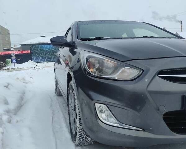 Серый Хендай Акцент, объемом двигателя 1.6 л и пробегом 156 тыс. км за 7200 $, фото 1 на Automoto.ua