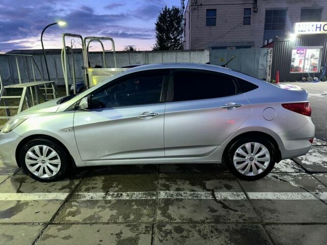 Серый Хендай Акцент, объемом двигателя 1.4 л и пробегом 218 тыс. км за 5600 $, фото 1 на Automoto.ua