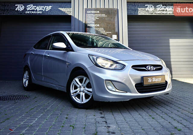 Серый Хендай Акцент, объемом двигателя 1.6 л и пробегом 152 тыс. км за 6100 $, фото 1 на Automoto.ua