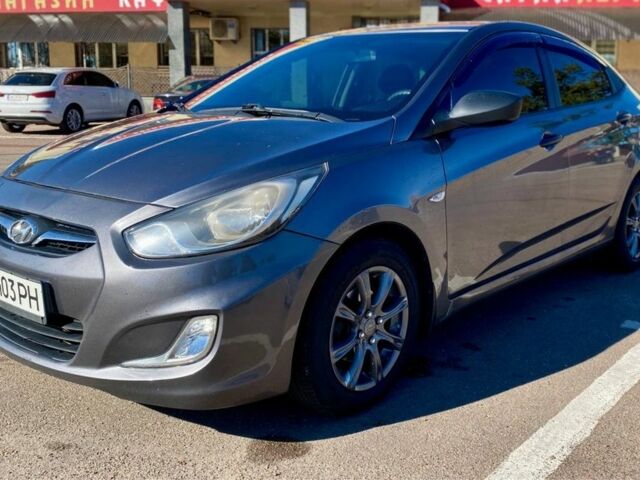 Хендай Акцент 2011 у Коростене на Automoto.ua Сірий Хендай Акцент, об'ємом двигуна 1.4 л та пробігом 250 тис. км за 5499 $, фото 1 на Automoto.ua