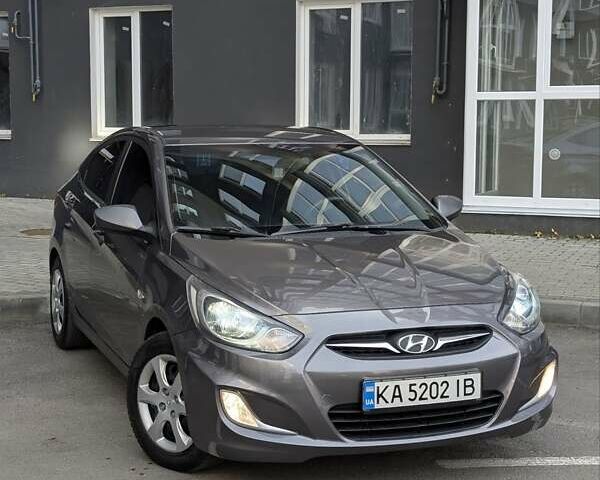 Серый Хендай Акцент, объемом двигателя 1.4 л и пробегом 233 тыс. км за 6250 $, фото 1 на Automoto.ua