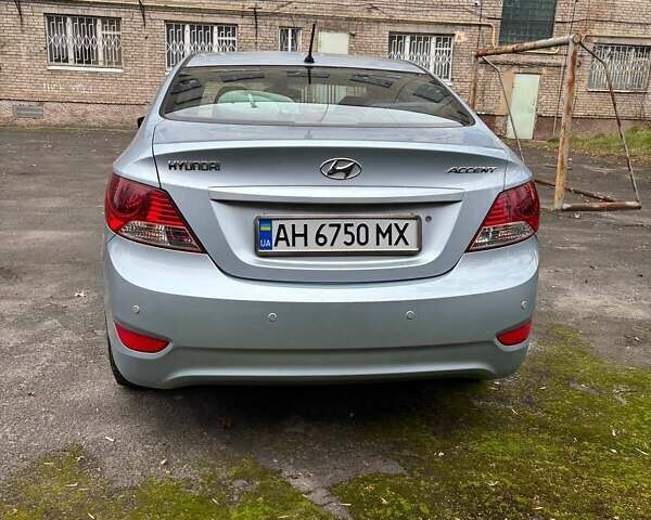 Серый Хендай Акцент, объемом двигателя 1.4 л и пробегом 140 тыс. км за 6800 $, фото 1 на Automoto.ua