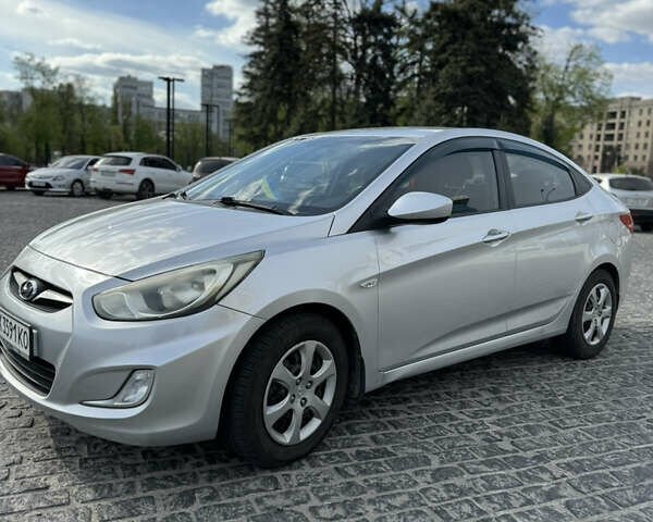 Сірий Хендай Акцент, об'ємом двигуна 1.4 л та пробігом 141 тис. км за 6800 $, фото 1 на Automoto.ua