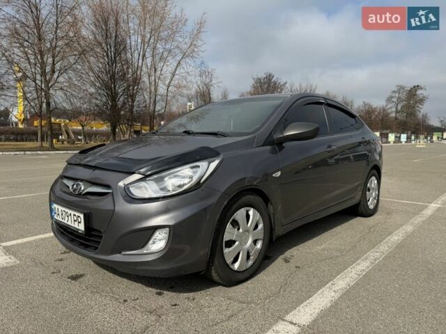 Серый Хендай Акцент, объемом двигателя 1.6 л и пробегом 285 тыс. км за 6000 $, фото 1 на Automoto.ua