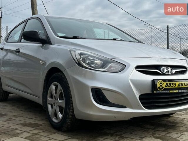Сірий Хендай Акцент, об'ємом двигуна 1.4 л та пробігом 52 тис. км за 8500 $, фото 1 на Automoto.ua
