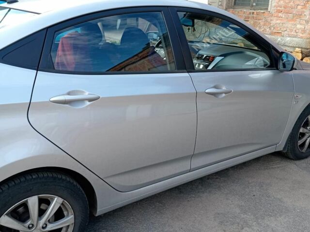 Сірий Хендай Акцент, об'ємом двигуна 0 л та пробігом 80 тис. км за 9000 $, фото 1 на Automoto.ua