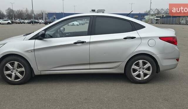 Серый Хендай Акцент, объемом двигателя 1.4 л и пробегом 220 тыс. км за 7000 $, фото 1 на Automoto.ua