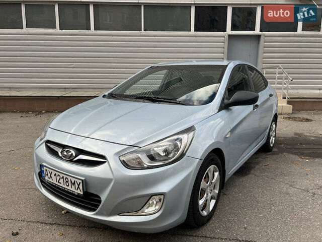 Хендай Акцент 2012 в Харькове на Automoto.ua Серый Хендай Акцент, объемом двигателя 1.4 л и пробегом 235 тыс. км за 5850 $, фото 1 на Automoto.ua