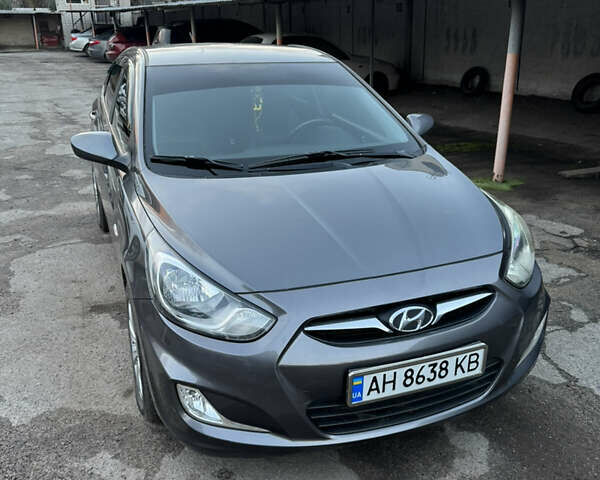 Сірий Хендай Акцент, об'ємом двигуна 1.4 л та пробігом 85 тис. км за 7500 $, фото 1 на Automoto.ua