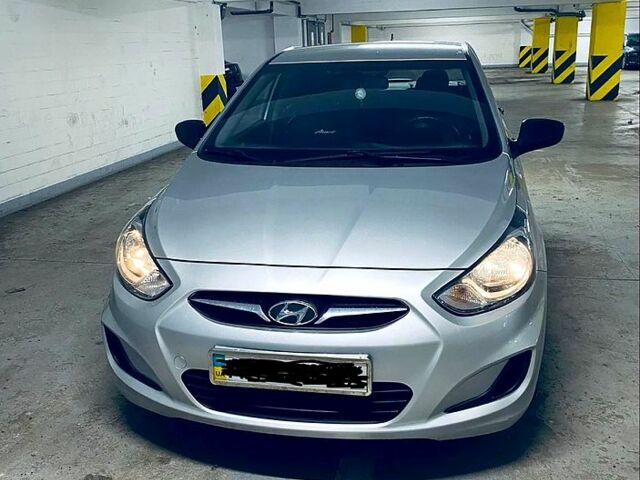 Серый Хендай Акцент, объемом двигателя 1.4 л и пробегом 910 тыс. км за 7700 $, фото 1 на Automoto.ua