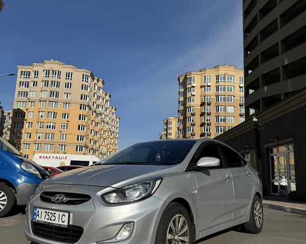 Серый Хендай Акцент, объемом двигателя 1.4 л и пробегом 128 тыс. км за 7990 $, фото 1 на Automoto.ua