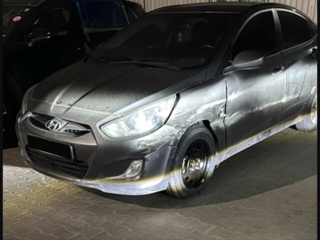 Серый Хендай Акцент, объемом двигателя 1.4 л и пробегом 150 тыс. км за 3499 $, фото 1 на Automoto.ua