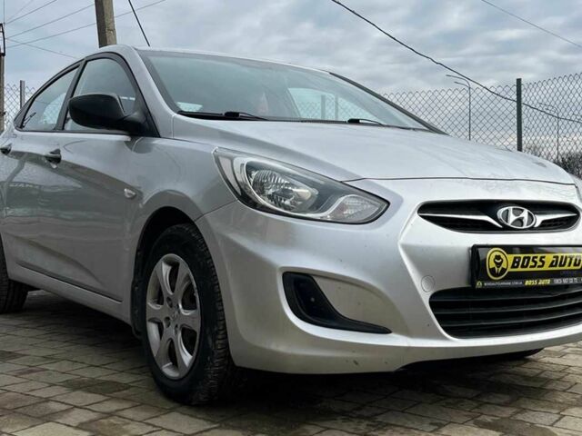 Серый Хендай Акцент, объемом двигателя 0 л и пробегом 52 тыс. км за 8500 $, фото 1 на Automoto.ua