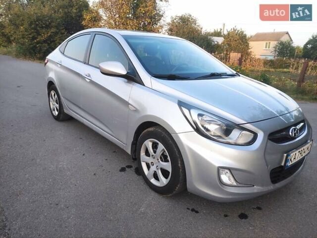Серый Хендай Акцент, объемом двигателя 1.4 л и пробегом 105 тыс. км за 7600 $, фото 1 на Automoto.ua