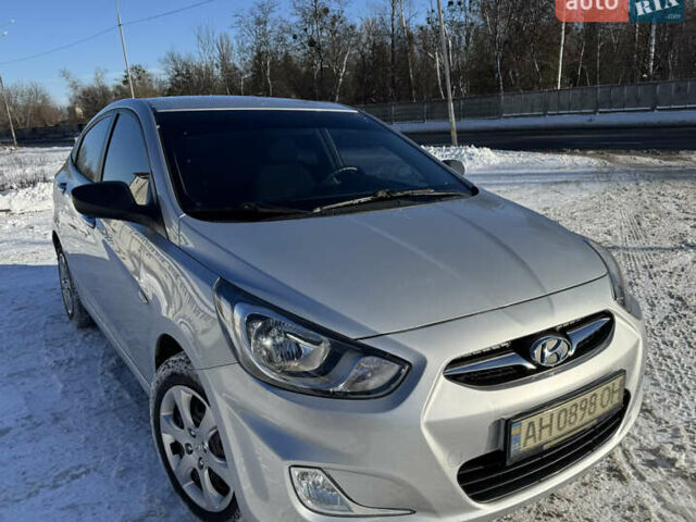 Серый Хендай Акцент, объемом двигателя 1.4 л и пробегом 208 тыс. км за 7800 $, фото 1 на Automoto.ua