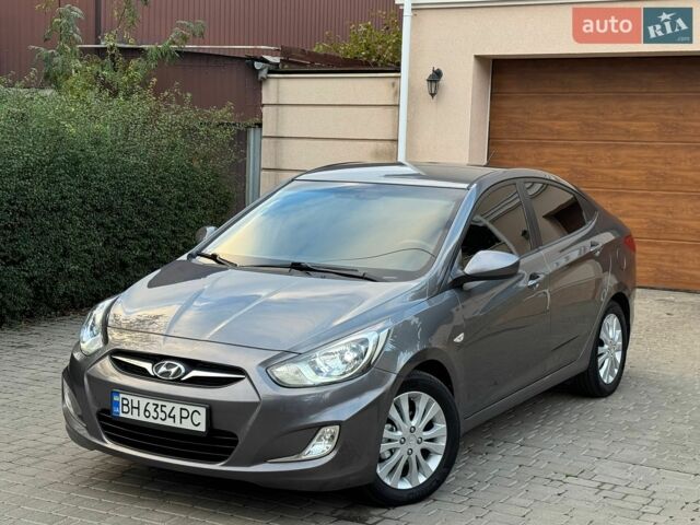 Сірий Хендай Акцент, об'ємом двигуна 1.4 л та пробігом 172 тис. км за 8400 $, фото 1 на Automoto.ua