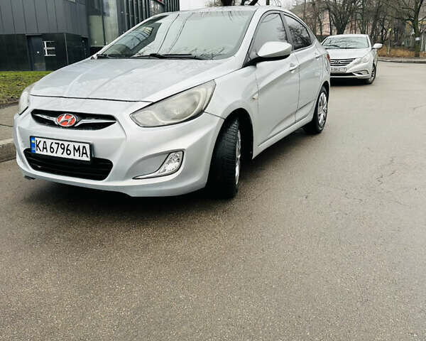 Хендай Акцент 2012 в Киеве на Automoto.ua Серый Хендай Акцент, объемом двигателя 1.4 л и пробегом 250 тыс. км за 5600 $, фото 1 на Automoto.ua