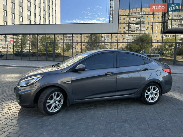 Сірий Хендай Акцент, об'ємом двигуна 1.4 л та пробігом 166 тис. км за 7900 $, фото 1 на Automoto.ua
