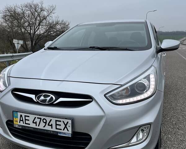 Серый Хендай Акцент, объемом двигателя 1.4 л и пробегом 160 тыс. км за 7800 $, фото 1 на Automoto.ua