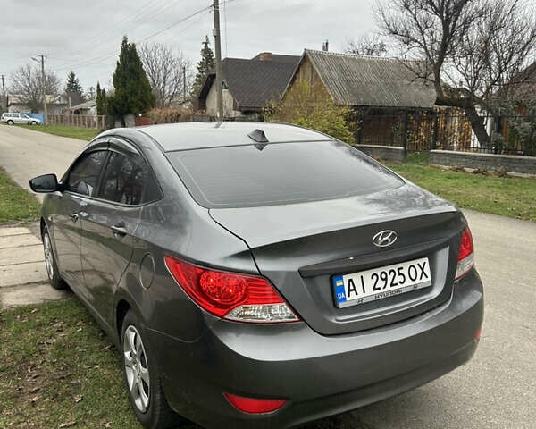 Серый Хендай Акцент, объемом двигателя 1.4 л и пробегом 200 тыс. км за 5750 $, фото 1 на Automoto.ua