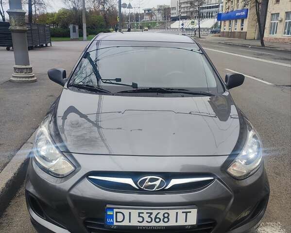 Серый Хендай Акцент, объемом двигателя 1.4 л и пробегом 134 тыс. км за 7100 $, фото 1 на Automoto.ua