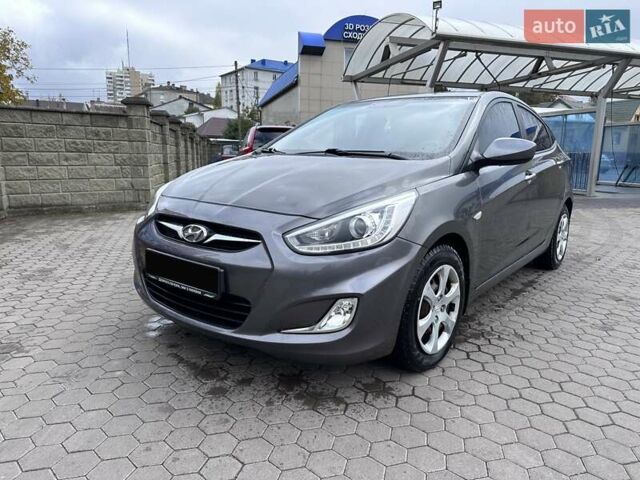 Сірий Хендай Акцент, об'ємом двигуна 1.4 л та пробігом 76 тис. км за 8499 $, фото 1 на Automoto.ua