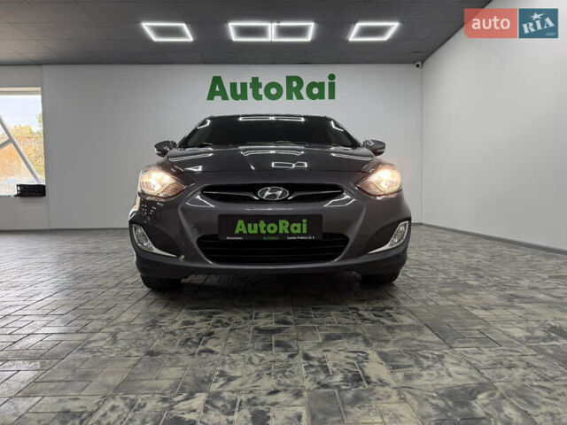 Сірий Хендай Акцент, об'ємом двигуна 1.59 л та пробігом 111 тис. км за 10500 $, фото 1 на Automoto.ua