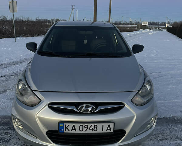 Серый Хендай Акцент, объемом двигателя 1.4 л и пробегом 312 тыс. км за 6000 $, фото 1 на Automoto.ua