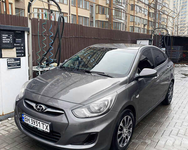 Серый Хендай Акцент, объемом двигателя 1.4 л и пробегом 161 тыс. км за 7999 $, фото 1 на Automoto.ua