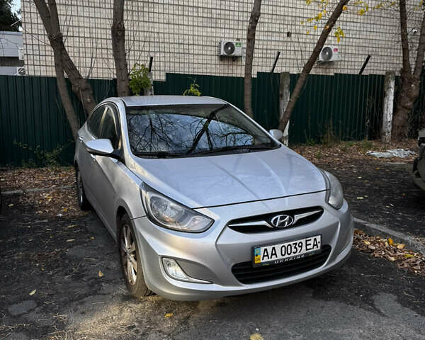 Сірий Хендай Акцент, об'ємом двигуна 1.59 л та пробігом 108 тис. км за 10800 $, фото 1 на Automoto.ua