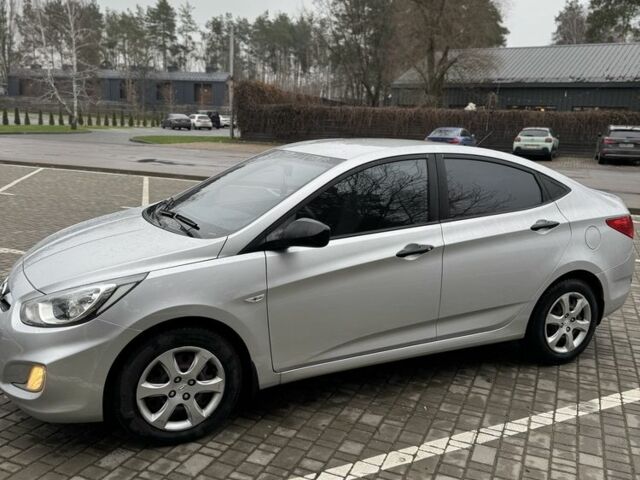 Серый Хендай Акцент, объемом двигателя 1.4 л и пробегом 142 тыс. км за 9000 $, фото 1 на Automoto.ua