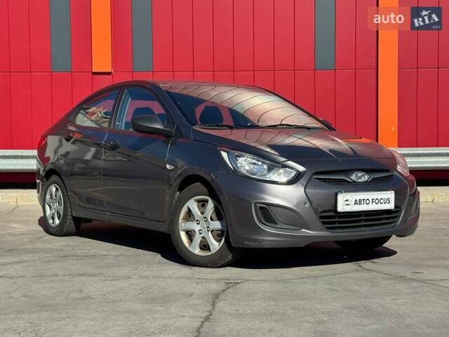 Сірий Хендай Акцент, об'ємом двигуна 1.4 л та пробігом 255 тис. км за 6790 $, фото 1 на Automoto.ua