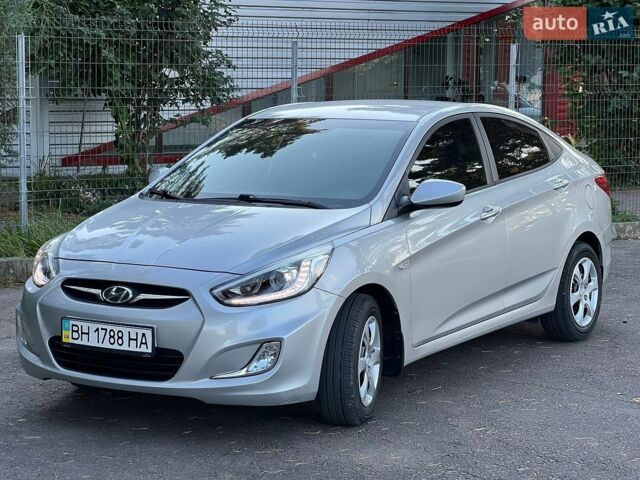 Сірий Хендай Акцент, об'ємом двигуна 1.4 л та пробігом 45 тис. км за 11750 $, фото 1 на Automoto.ua