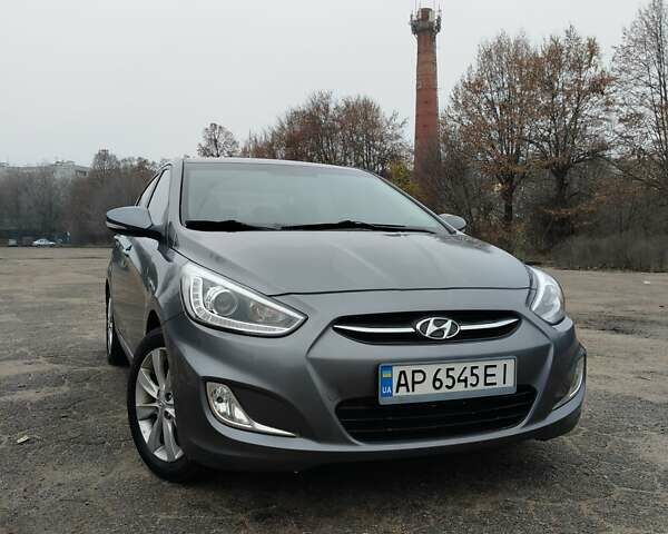 Серый Хендай Акцент, объемом двигателя 1.37 л и пробегом 115 тыс. км за 9800 $, фото 1 на Automoto.ua