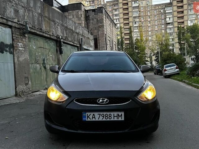 Сірий Хендай Акцент, об'ємом двигуна 1.37 л та пробігом 300 тис. км за 4650 $, фото 1 на Automoto.ua