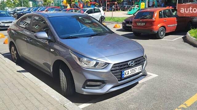 Серый Хендай Акцент, объемом двигателя 1.37 л и пробегом 185 тыс. км за 9500 $, фото 1 на Automoto.ua