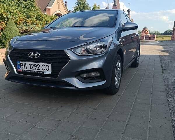 Серый Хендай Акцент, объемом двигателя 1.37 л и пробегом 36 тыс. км за 11500 $, фото 1 на Automoto.ua