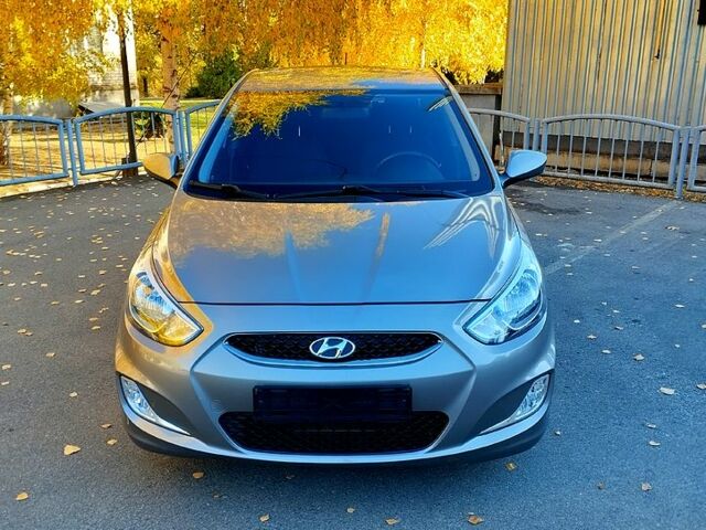 Серый Хендай Акцент, объемом двигателя 1.4 л и пробегом 60 тыс. км за 10000 $, фото 1 на Automoto.ua