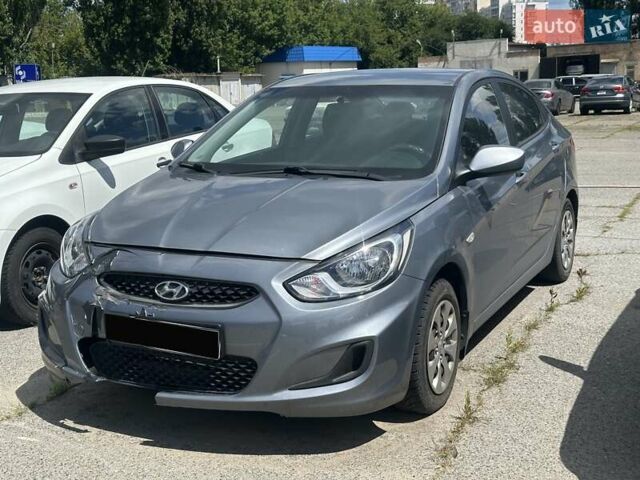 Сірий Хендай Акцент, об'ємом двигуна 1.37 л та пробігом 306 тис. км за 5600 $, фото 1 на Automoto.ua