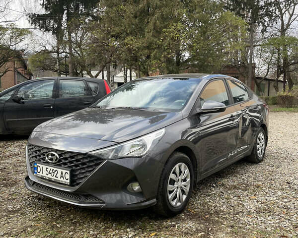 Серый Хендай Акцент, объемом двигателя 1.4 л и пробегом 52 тыс. км за 11400 $, фото 1 на Automoto.ua