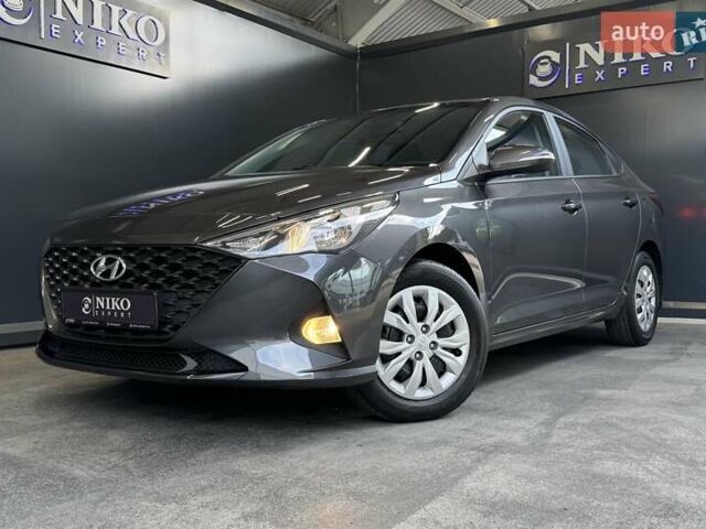 Сірий Хендай Акцент, об'ємом двигуна 1.4 л та пробігом 65 тис. км за 14500 $, фото 1 на Automoto.ua