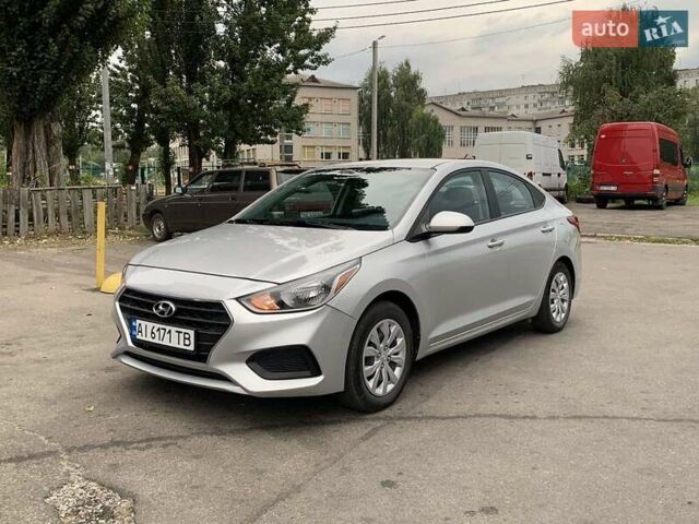 Сірий Хендай Акцент, об'ємом двигуна 1.6 л та пробігом 50 тис. км за 12900 $, фото 1 на Automoto.ua