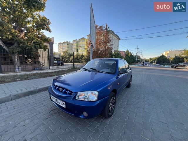 Синий Хендай Акцент, объемом двигателя 1.4 л и пробегом 357 тыс. км за 2000 $, фото 1 на Automoto.ua