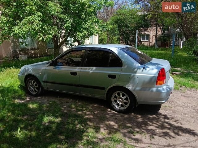 Синий Хендай Акцент, объемом двигателя 1.34 л и пробегом 250 тыс. км за 2500 $, фото 1 на Automoto.ua