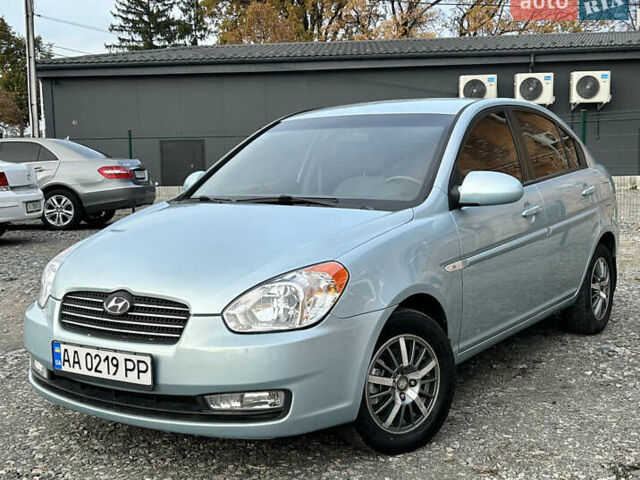 Синий Хендай Акцент, объемом двигателя 1.6 л и пробегом 240 тыс. км за 5250 $, фото 1 на Automoto.ua