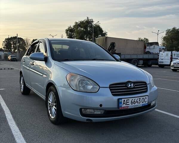 Синий Хендай Акцент, объемом двигателя 1.4 л и пробегом 186 тыс. км за 5000 $, фото 1 на Automoto.ua